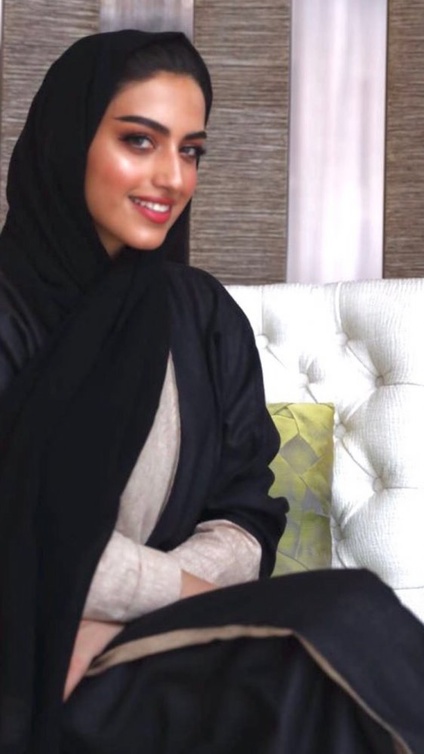 خبيرة التجميل السعودية يارا النملة 