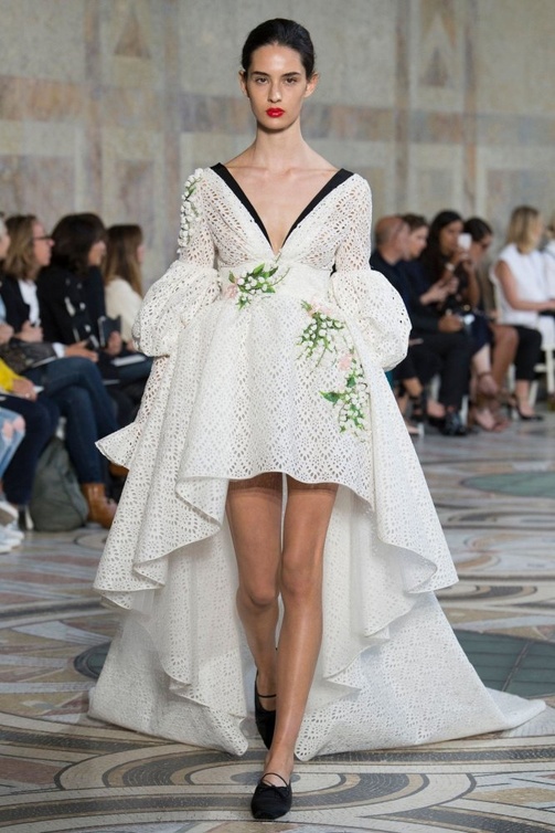 فستان من مجموعة giambattista valli