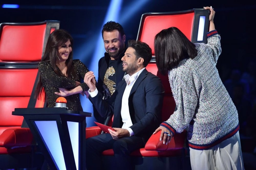 إليسا مع زملائها في لجنة تحكيم برنامج ذا فويس