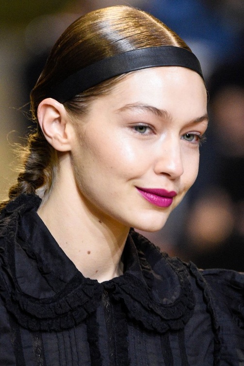  تسريحات شعر مترابطة مع الشرائط الأمامية من وحي جيجي حديد Gigi Hadid