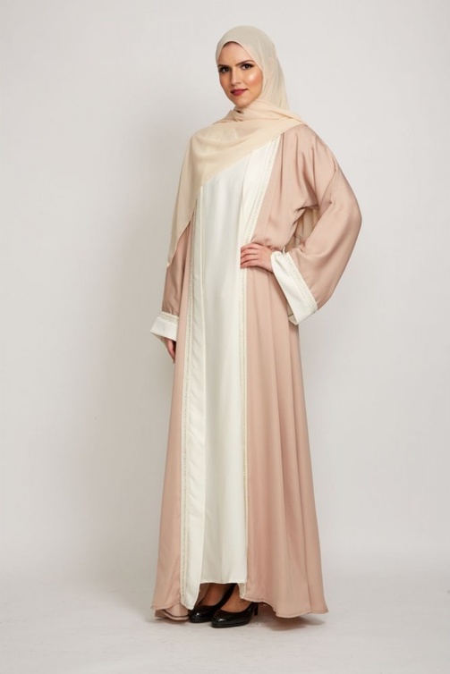 عباية مرهفة بتصميم ناعم من Abaya Buth