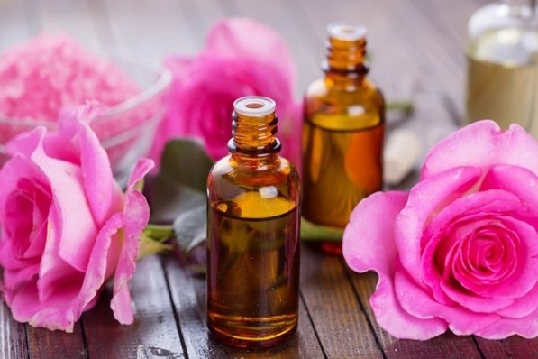  زيت بذور الورد يحارب علامات التقدم بالسن