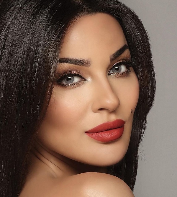 مكياج ذهبي ناعم من نادين نجيم