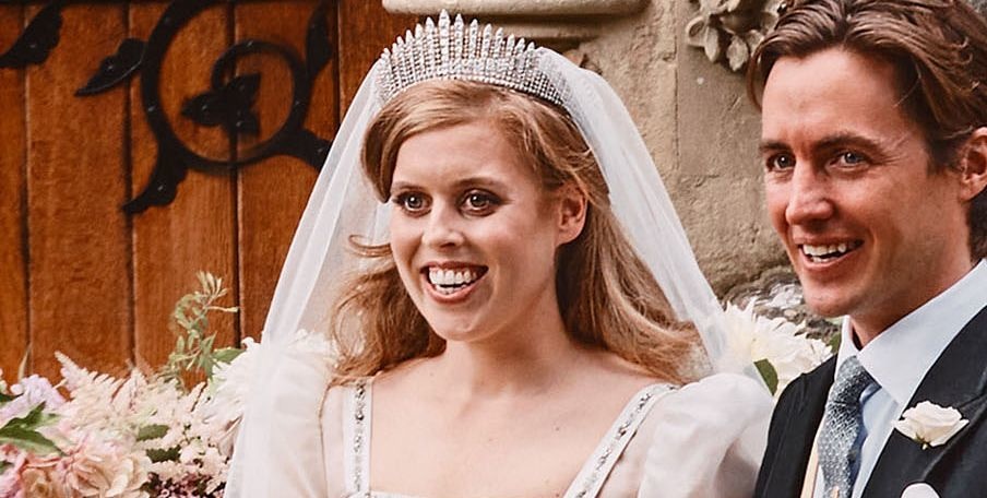 الأميرة بياتريس تتألق بتاج " Mary's Fringe Tiara" في حفل عٌرسها