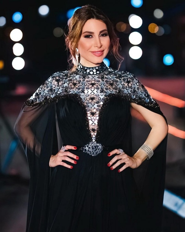 فستان بقصة فخمة من يارا