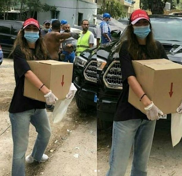 فاليري ابو شقرا تساعد بنقل الطعام والأغذية لأهالي المنكوبين