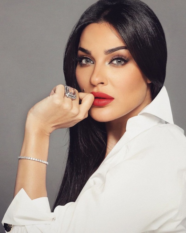  نادين نسيب نجيم تجدد دائما من اطلالاتها الجمالية