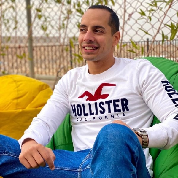 الفنان عمرو وهبة
