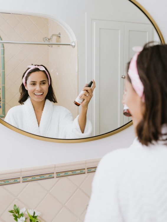 وصفة تفتيح وتوحيد لون البشرة بماء الورد Kalos Skincare