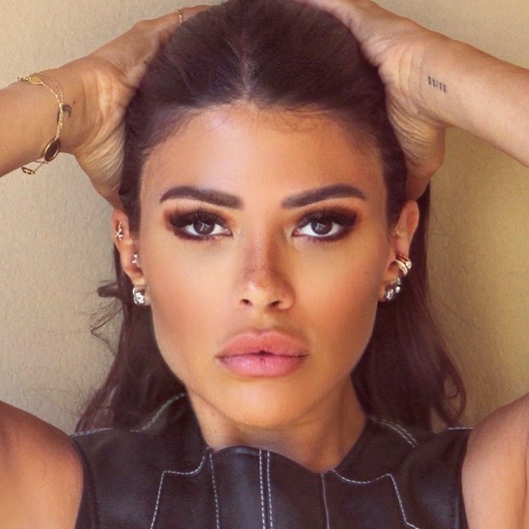 مكياج سموكي ناعم بأسلوب لمدونة السعودية العنود بدر