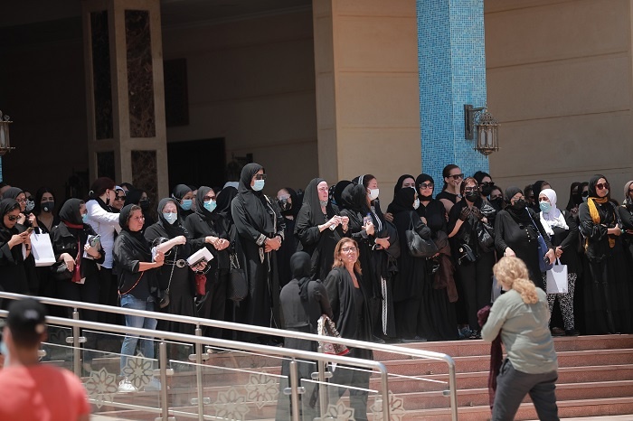 النجمات خلال اداء صلاة الجنازة على دلال عبد العزيز