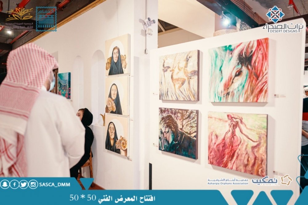 من الاعمال الفنية في المعرض