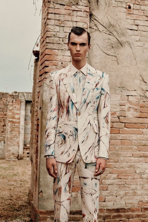 تشكيلة Alexander McQueen الرجالية لربيع وصيف 2022