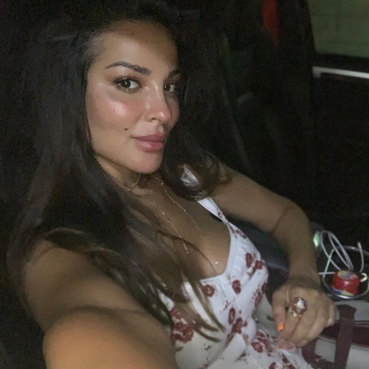 نادين نجيم واخر صورة سلفي لها من كواليس تصوير مسلسل  "صالون زهرة" 