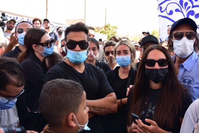 النجوم في جنازة الفنانة دلال عبدالعزيز
