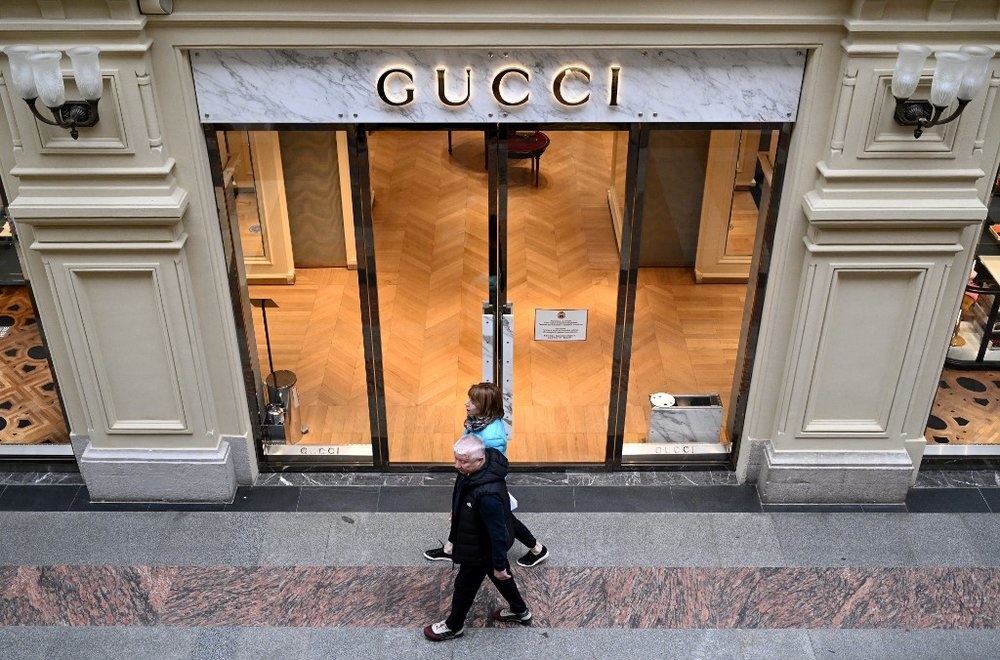 علامتا Gucci وTiffany تغوصان في الـ NFT رغم الركود