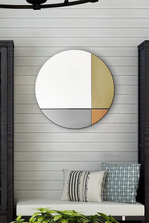 مرآة دائرية بخطوط وتصميم هندسي بسيط