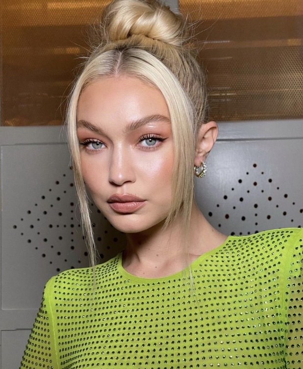 مكياج جيجي حديد Gigi Hadid النيود الغلوسي لصيف 2022 - الصورة من حسابها على انستغرام