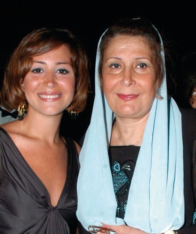 منة شلبي ووالدتها الفنانة المعتزلة زيزي مصطفى