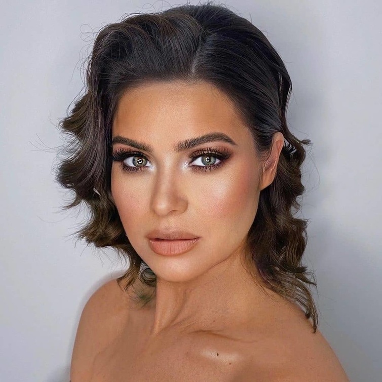 يسرا اللوزي بمكياج ترابي