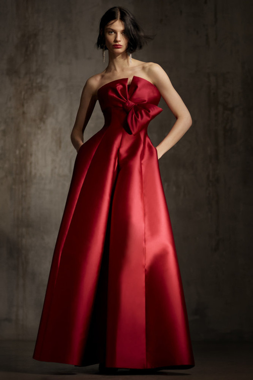  فستان سهرة مزين بربطة من Alberta Ferretti