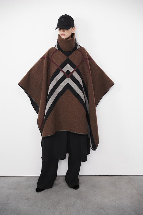  كاب من Burberry
