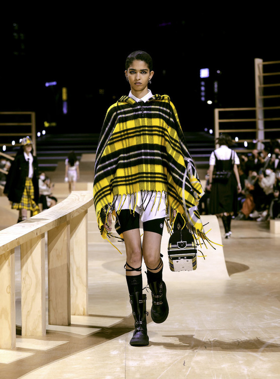  كاب من Dior