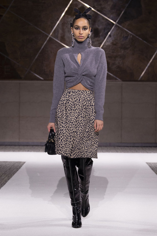  سويتر من Giambattista Valli
