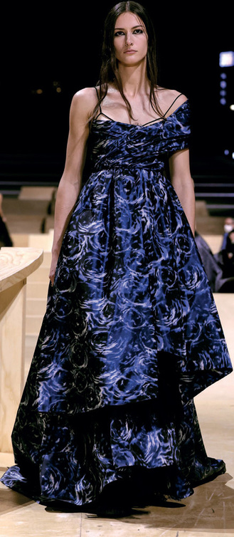 مجموعات ما قبل الخريف تعيد إحياء تنانير الخمسينيات مع "كريستيان ديور"  Christian Dior