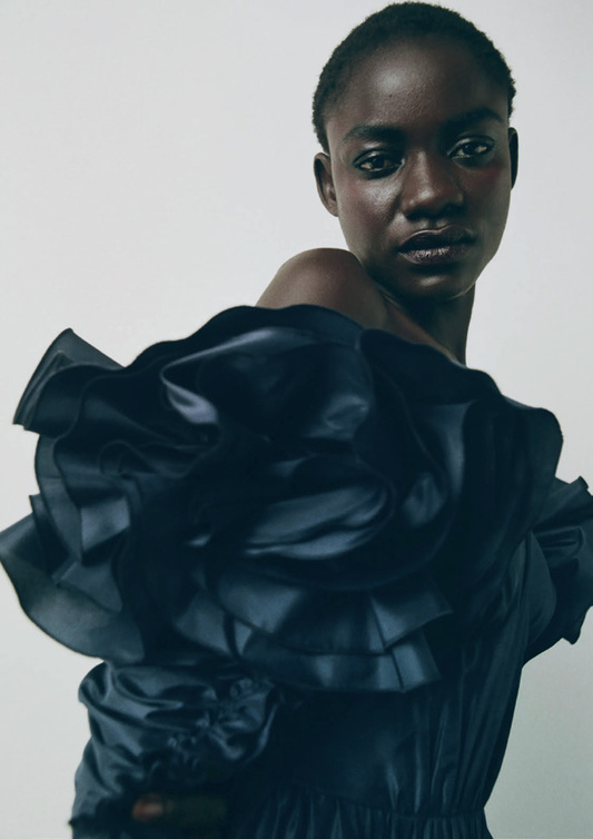 مجموعات ما قبل الخريف تعيد إحياء أشكال FORM مع "جيسون وو كولكشن"  Jason Wu Collection