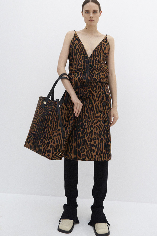 فستان بنقشة النمر من Proenza Schouler 