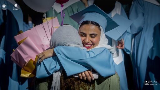 جانب من حفل تخريج أول دفعة من أكاديمية مطوري آبل