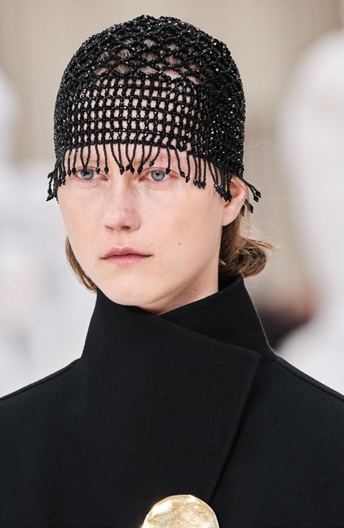 شبك التول موضة خريف وشتاء 2022 بوحي من عرض أزياء "جيل ساندر"Jil Sander 