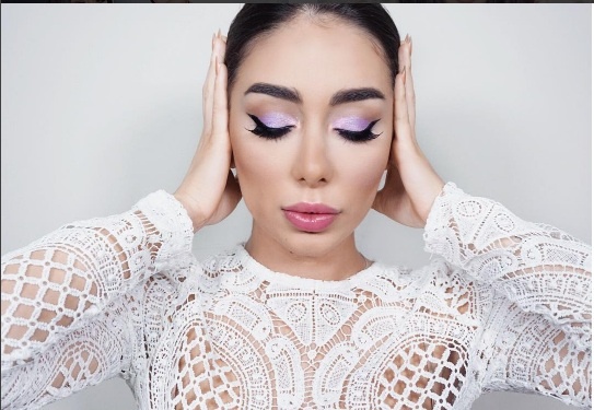 مكياج باللون البنفسجي لمحبات الالوان