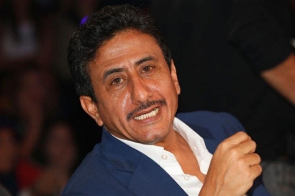 اقرباء ناصر يلقونه في المسبح كعادة في أعراسهم 