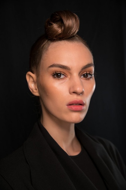 تسريحات شعر الكعكة المعقودة من دار ‏Cushnie et Ochs