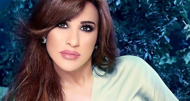 نجوى كرم ترد بقسوة على المشككين في ولاءها لأسرتها