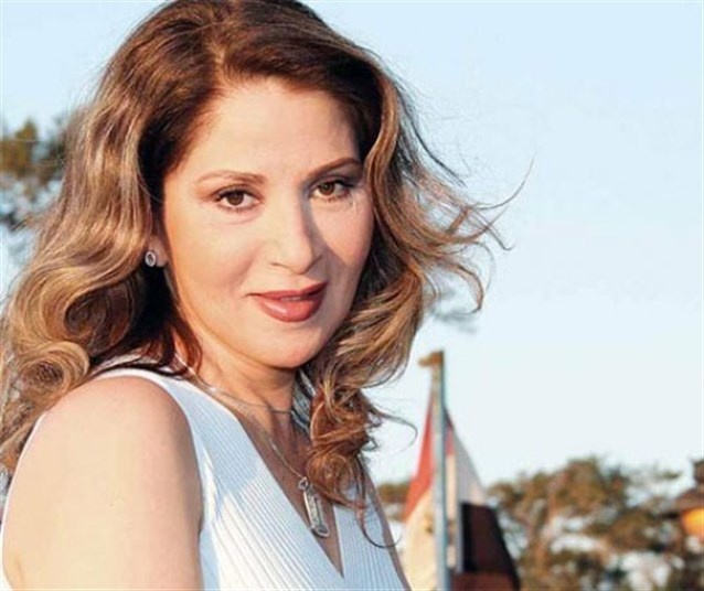 بوسي تخطف الانظار في احدث ظهور