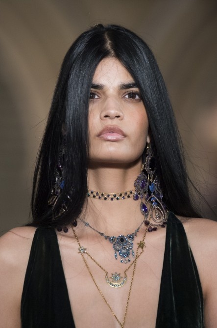 تسريحات شعر منسدل وطبيعي من Ralph Lauren