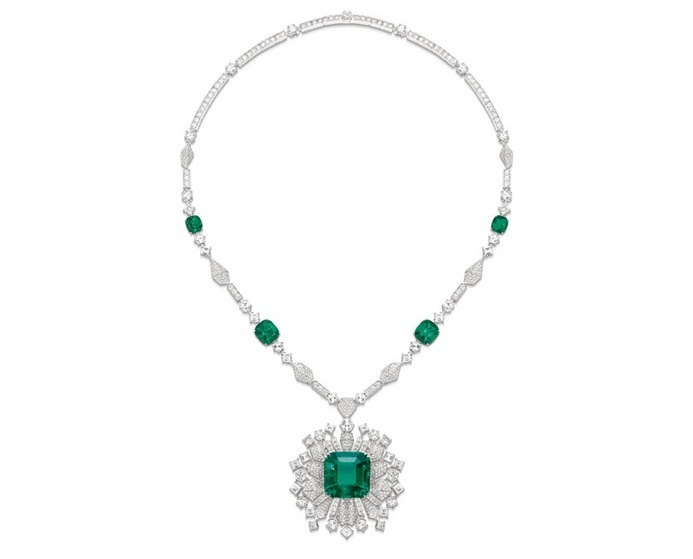  قلادة من بياجيه Piaget