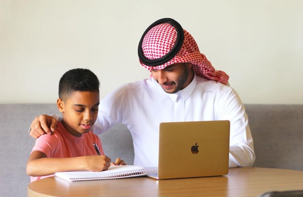 يجب الحرص على قراءة وفهم سياسة الاستخدام والخصوصية قبل التسجيل في أي موقع (تعليمي أو غير تعليمي).