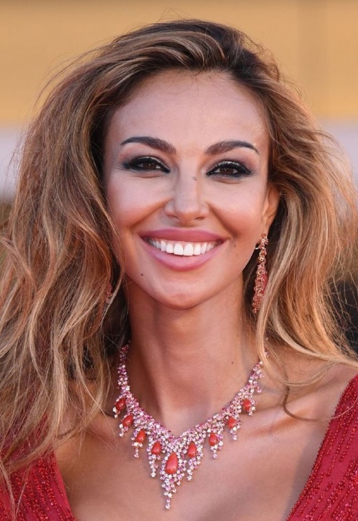  مادالينا غينيا ترتدي مجوهرات دامياني Damiani