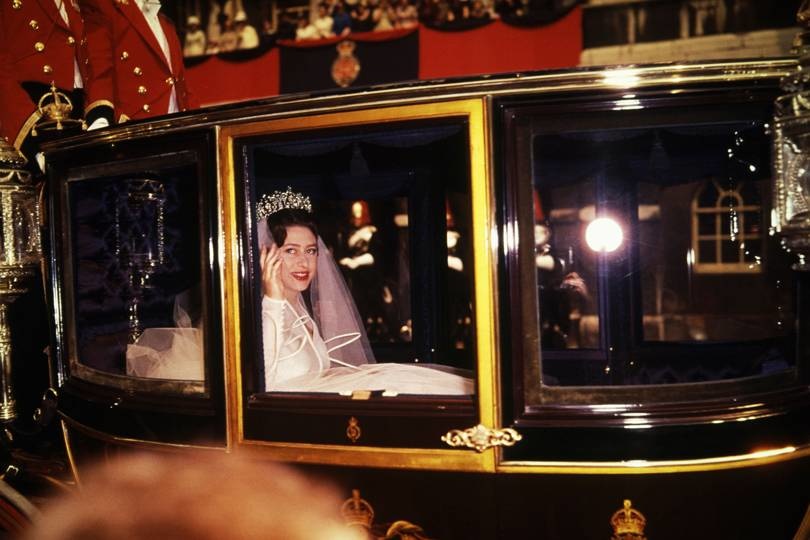 الأميرة مارغريت تركب عربة جلاس كوتش " Glass Coach" يوم عٌرسها