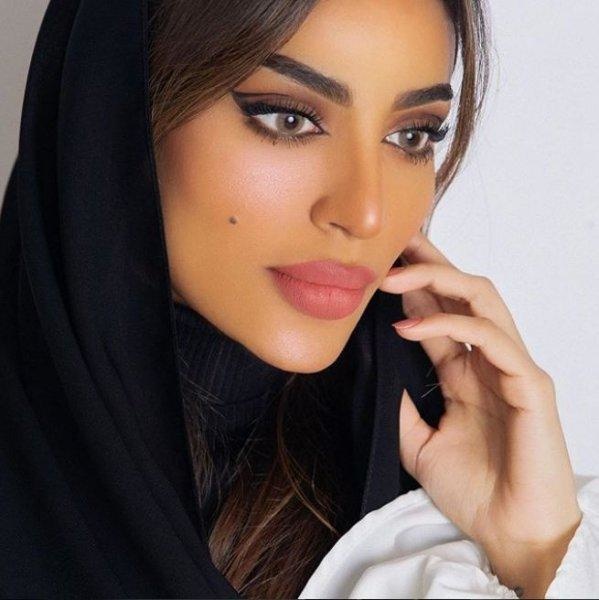 مدونة الموضة الفاشنسيتا السعودية فاطمة الأنصاري