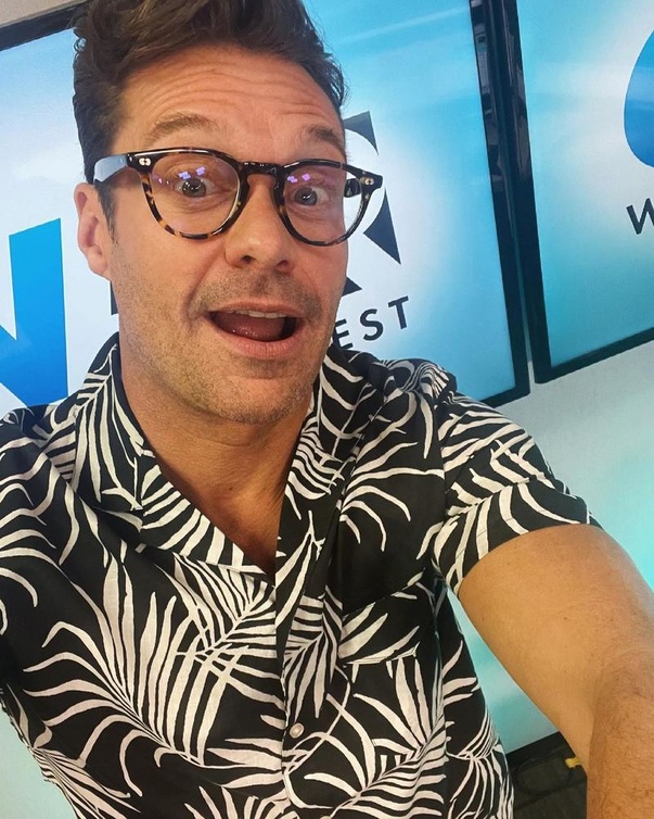 مقدم البرامج الشهير ريان سيكريست صاحب خط أزياء Ryan Seacrest Distinction