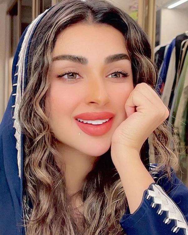 مدونة الموضة الفاشنسيتا السعودية أمل الأنصاري شقيقة هديل الأنصاري