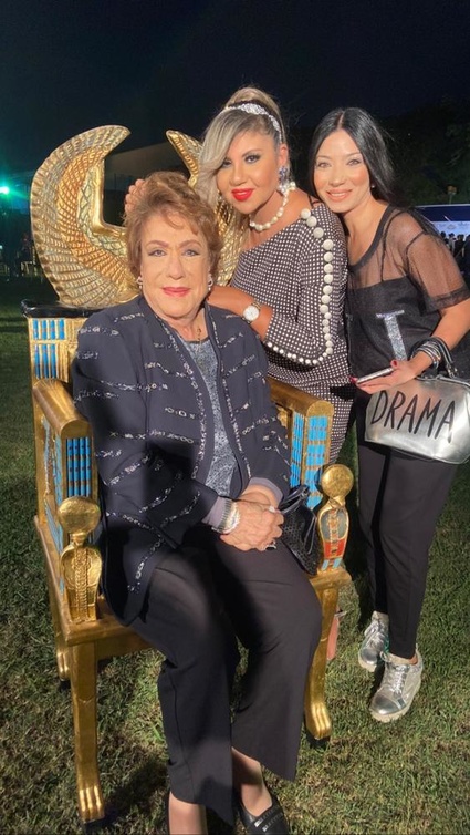 سهرة النجوم وبينهم سميحة ايوب بضيافة بوسي شلبي 