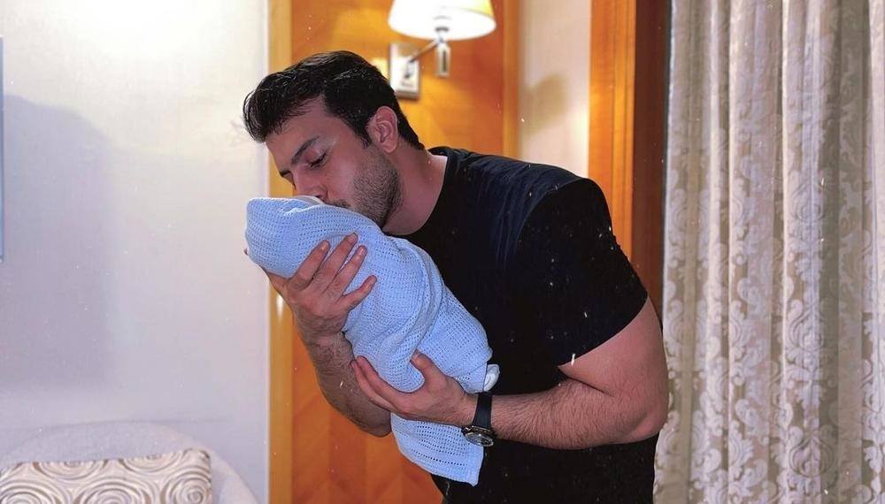 عيسى المرزوق يحتفل بقدوم مولوده الثاني