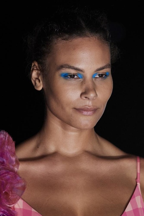 رسمات مكياج ملون وعصري من دار Prabal Gurung