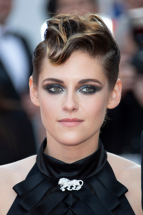 Kristen Stewart بمكياج معدني قوي